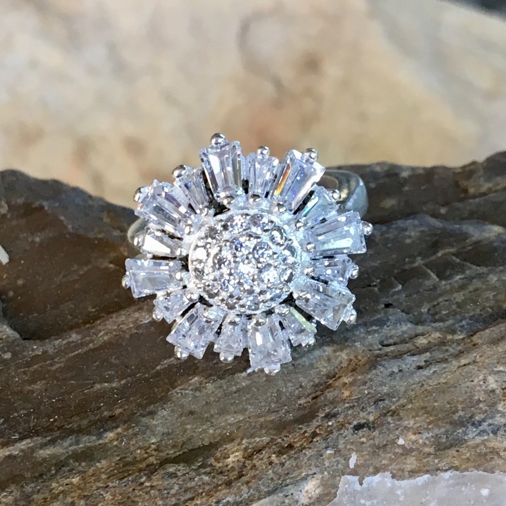 NEW faceted white topaz cocktail ring - Picture 7 of 7